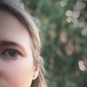 Meet your Posher, Caitlin